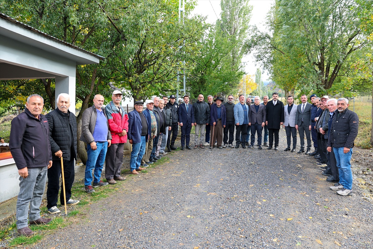 Sivas Valisi Şimşek, İmranlı'da köy ve esnaf ziyaretlerinde talepleri dinledi