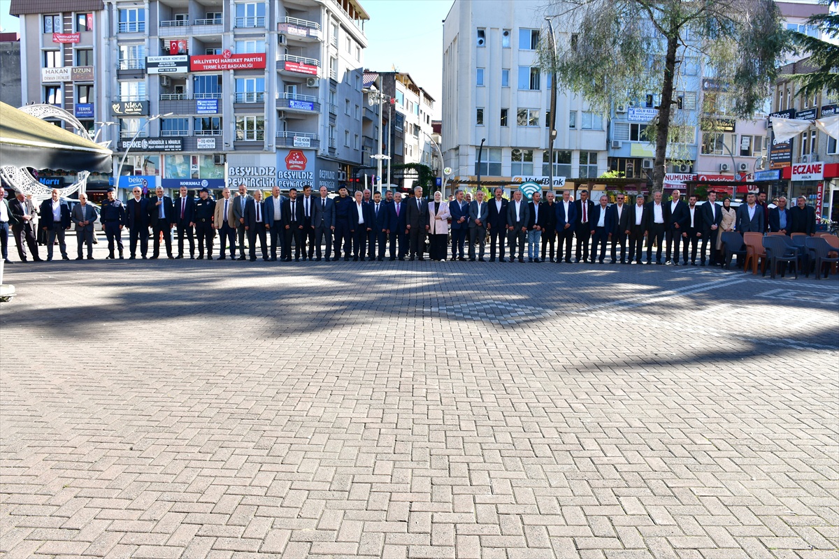 Terme Muhtarlar Derneği, Muhtarlar Günü'nde Atatürk Anıtı'na çelenk sundu