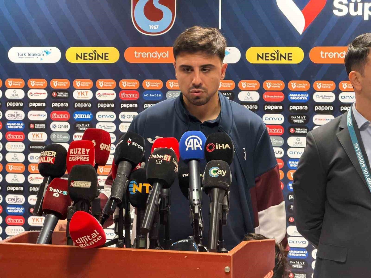 Trabzonspor'da Ozan Tufan, Beşiktaş'ı 2-0 yendikleri maçta attığı ilk golle sevindi