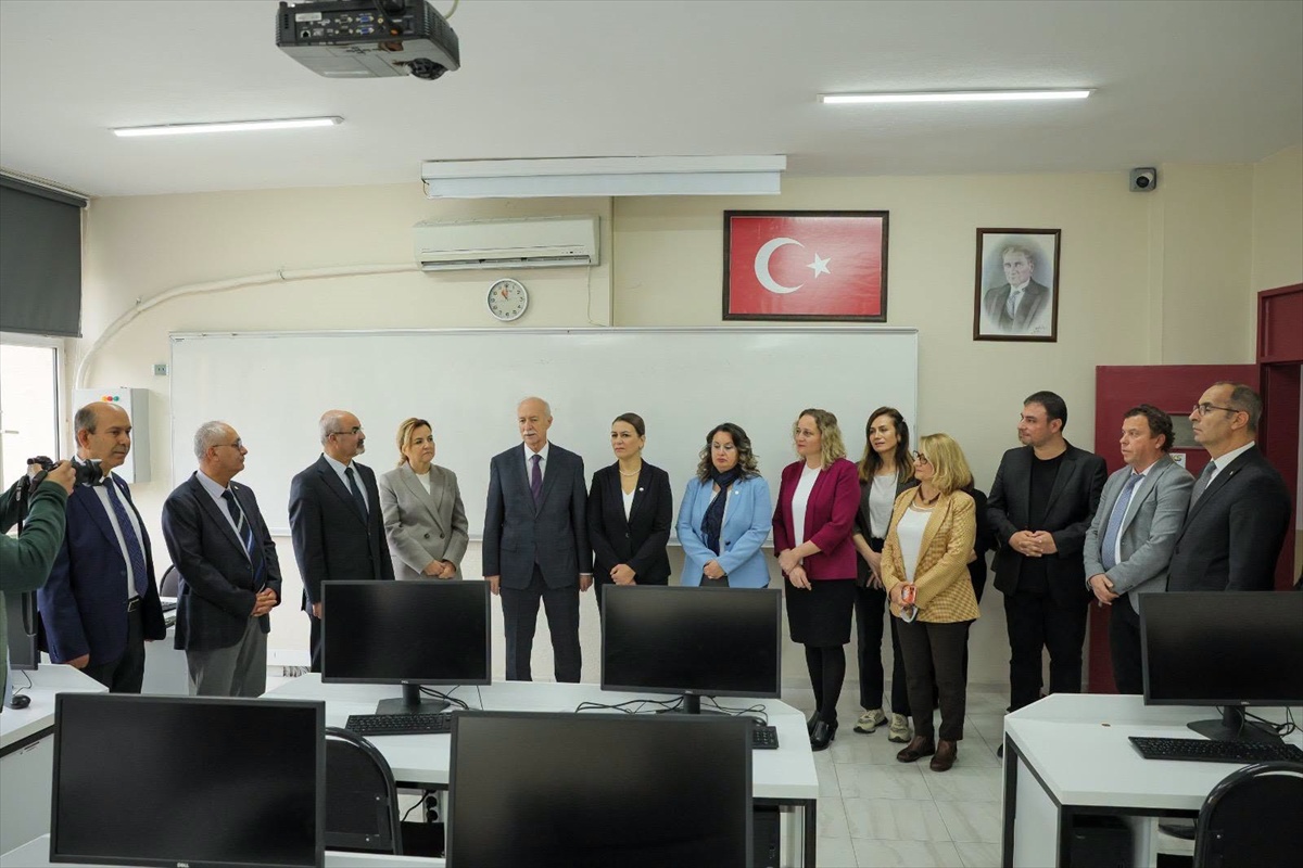 Trakya Üniversitesi İİBF'de 32 bilgisayarlı NetLab laboratuvarı açıldı