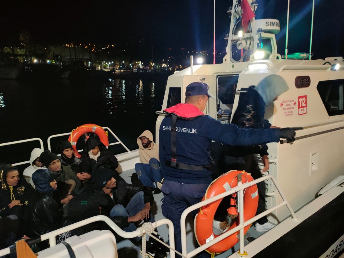 Yunanistan'ın geri ittiği 36 düzensiz göçmen Muğla Bodrum açıklarında kurtarıldı