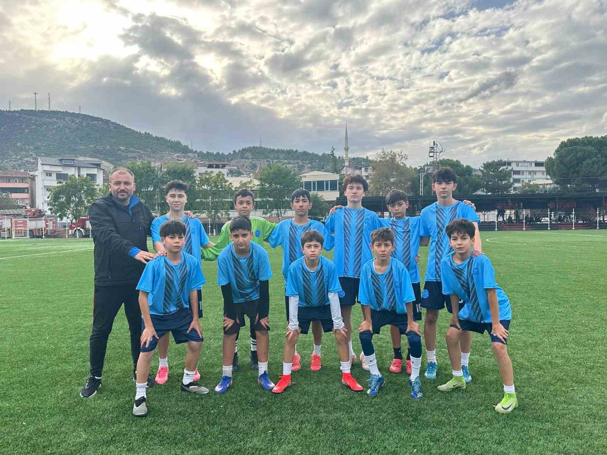 1299 Bilecik Spor, Vezirhanspor'u 11-5 yenerek hazırlık maçında dostluğu kazandı