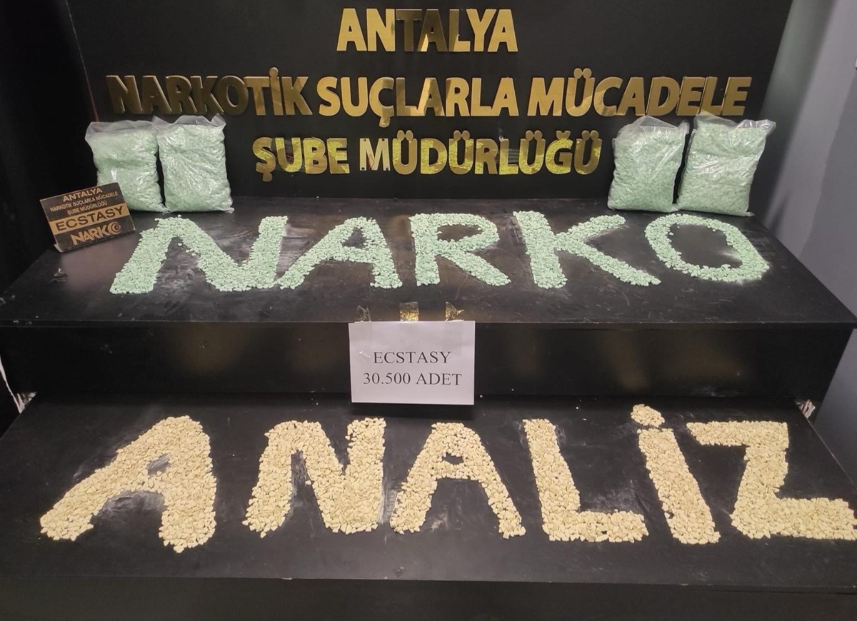 Antalya'da son 1 haftadaki 30 narkotik operasyonunda 30 bin 524 ecstasy ele geçirildi