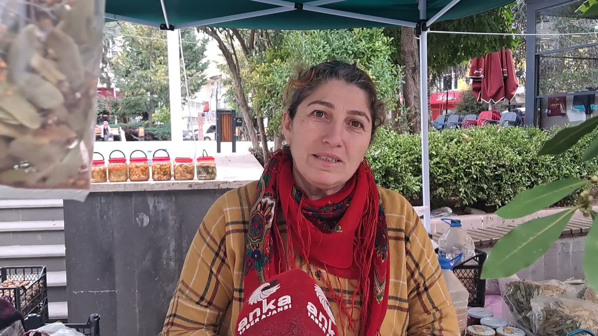 Artvin pazarında esnaf durgunluktan yakındı, 5 kilo alan vatandaş ancak 2 kilo alıyor