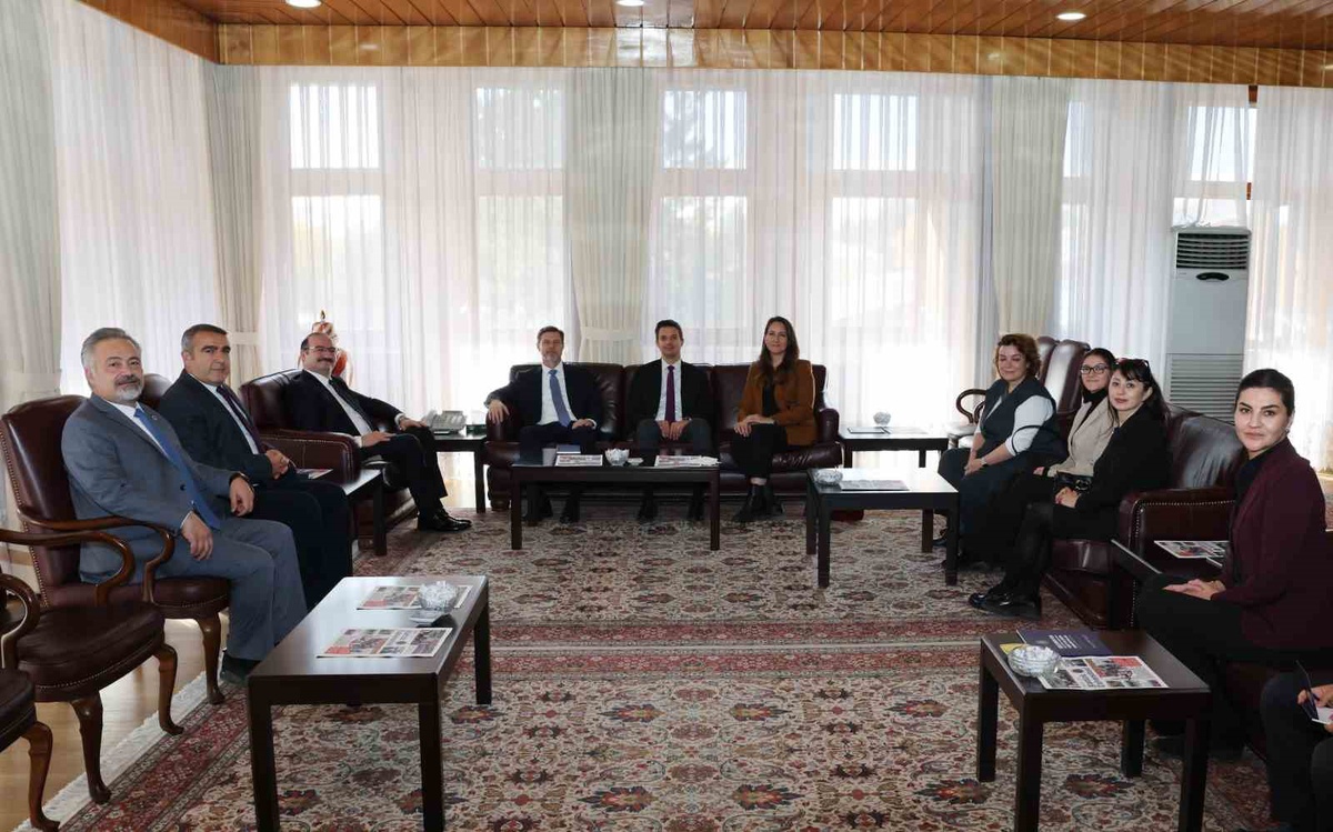 Atatürk Üniversitesi, ABD heyetine DAYTAM ve Biyoçeşitlilik Müzesi'ni tanıttı