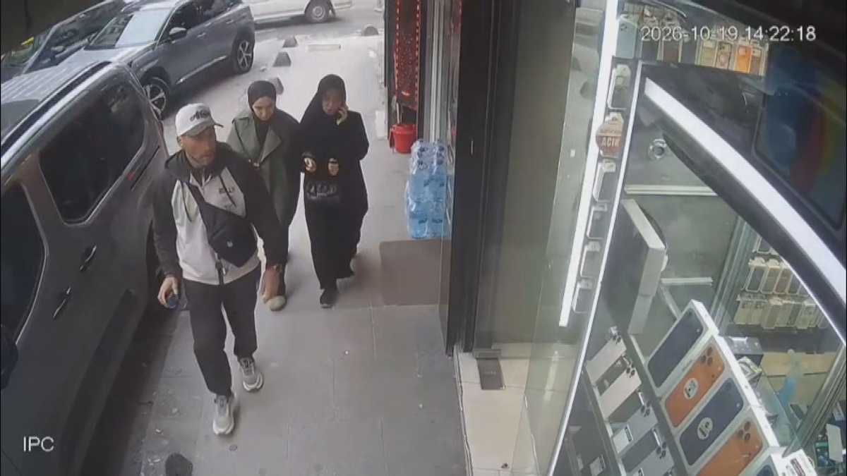 Bahçelievler'de iş yerinden 2 cep telefonu çalan kişi güvenlik kamerasına yakalandı