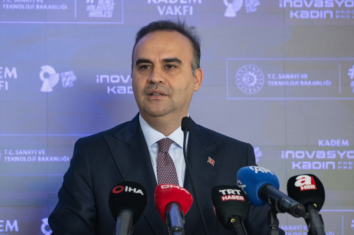 Bakan Kacır KADEM İnovasyonda Kadın Bilgi Merkezinin açılışında konuştu: