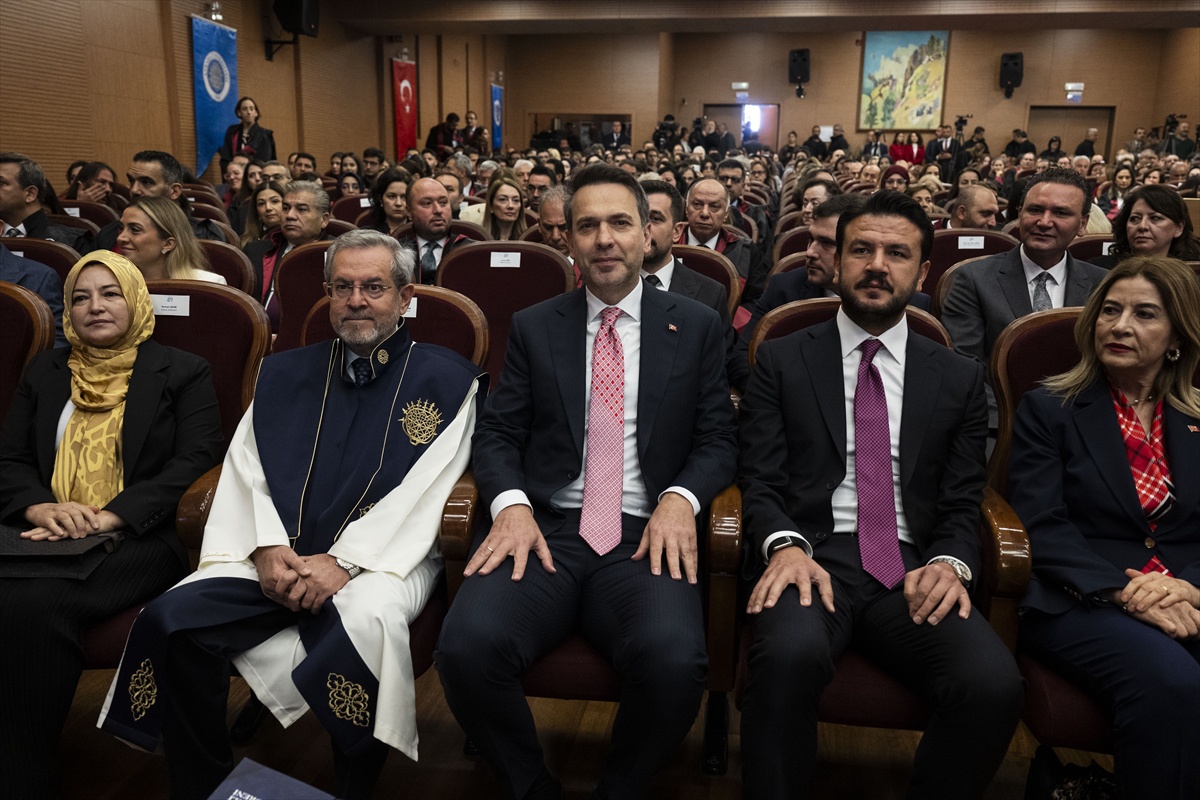 Bayraktar, 2040'ta ihtiyacın yüzde 70'ini yenilenebilirden sağlamayı hedefliyor