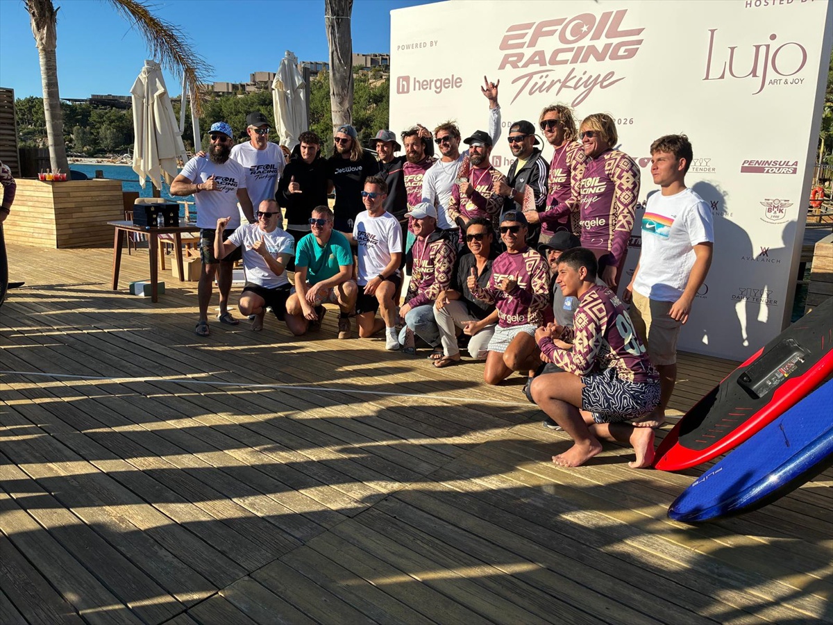 Bodrum'da düzenlenen e-Foil yarışında 18'i yabancı 28 sporcu mücadele etti
