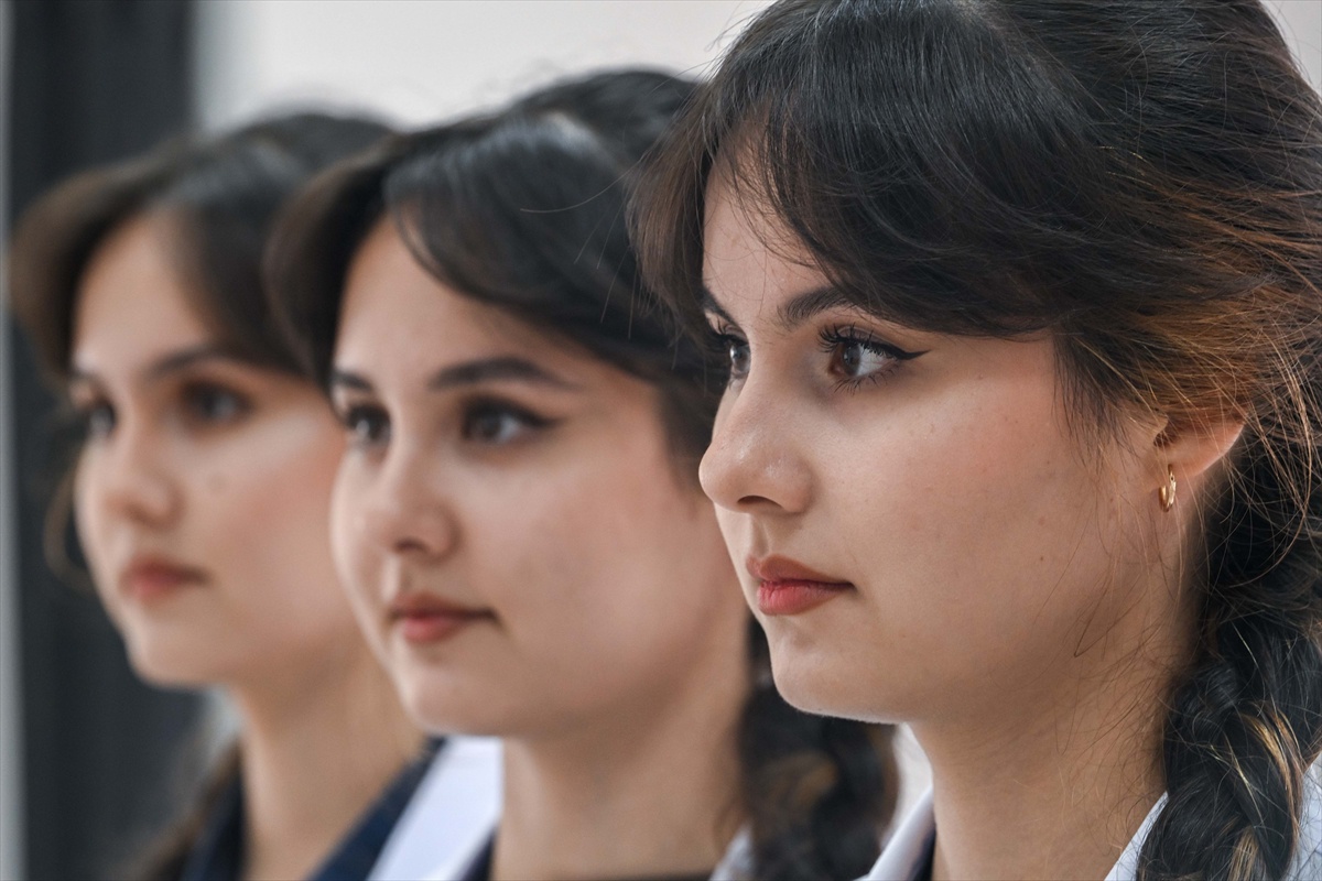Buhara'da tıp okuyan üçüz kardeşler, Ankara'da intörnlükle doktor olmaya hazırlanıyor