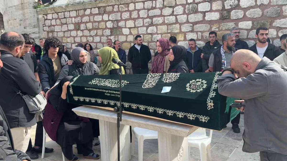 Dağ eğitiminde hayatını kaybeden 42 yaşındaki Sinan Yavuz İstanbul'da toprağa verildi