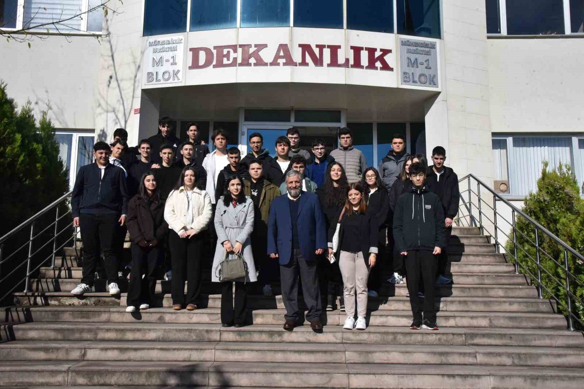 Düzce Teknokent MTAL öğrencileri Düzce Üniversitesi Mühendislik Fakültesini gezdi