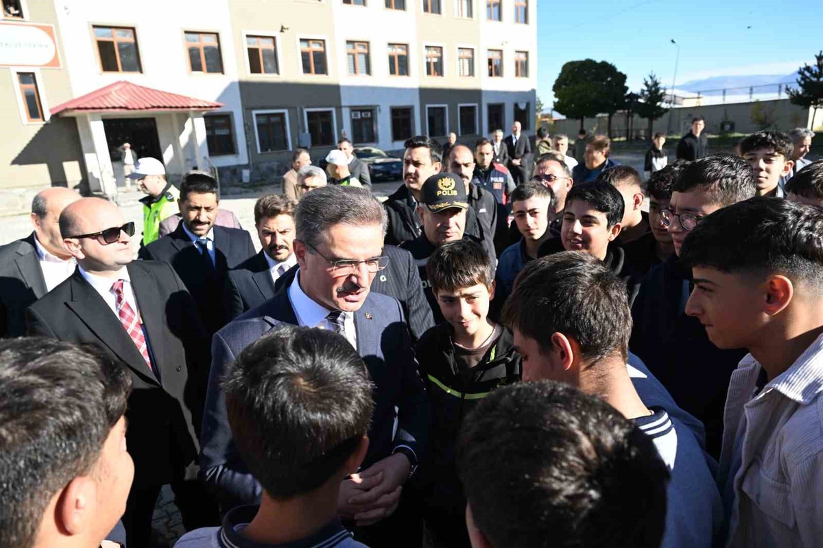 Erzurum Valisi Baruş, mesleki eğitimin öğrenciler için önemine dikkat çekti