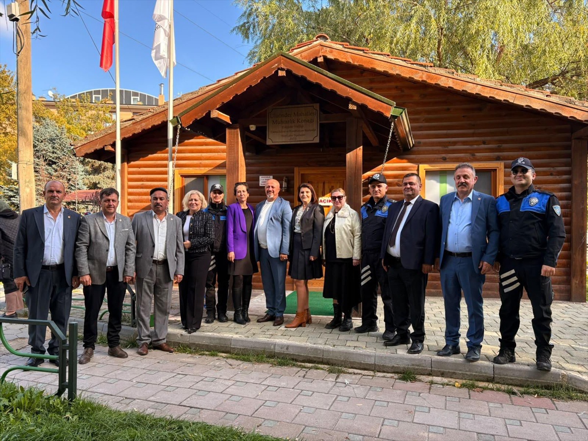 Eskişehir'de Toplum Destekli Polislik ekipleri muhtarların gününü kutladı