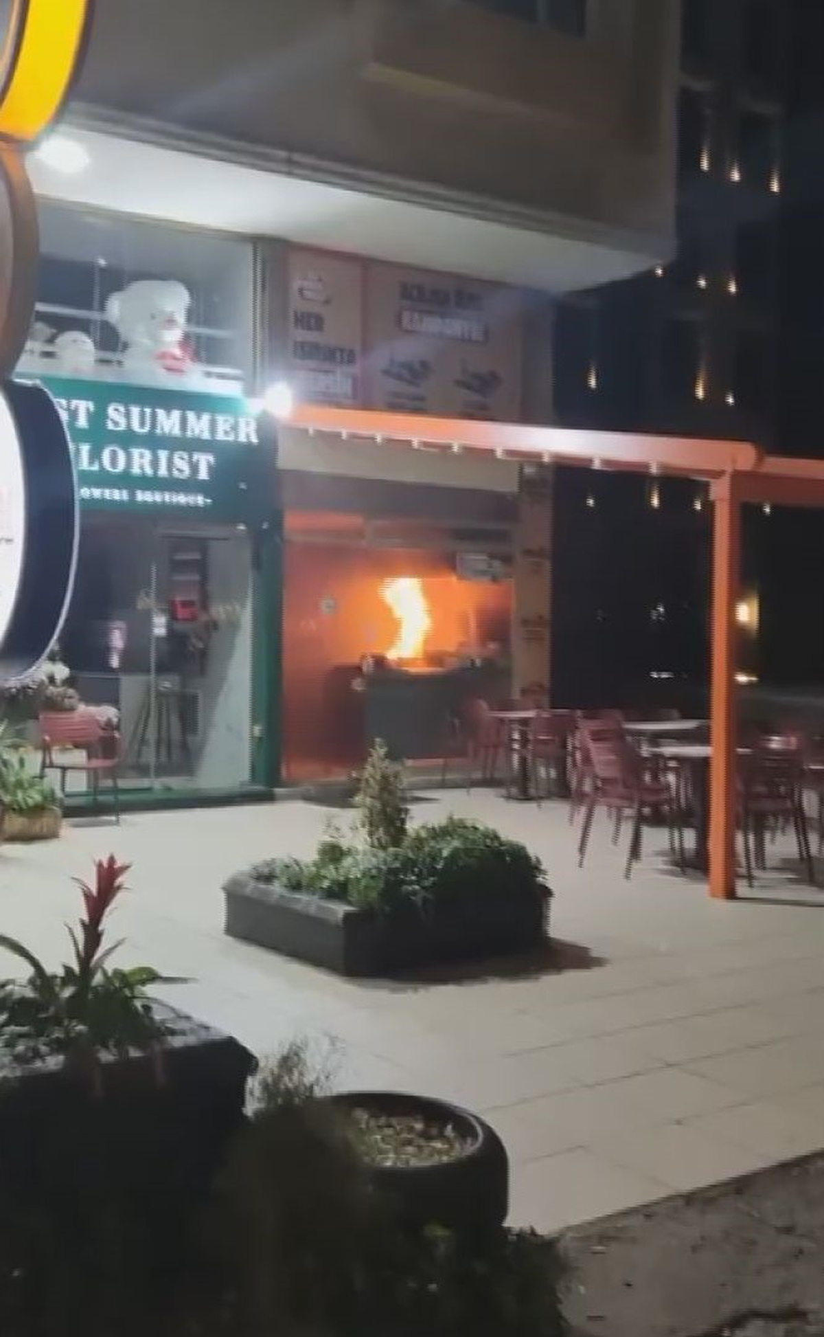 Etiler'de gaz kaçağı iddiasıyla çıkan restoran yangını söndürüldü