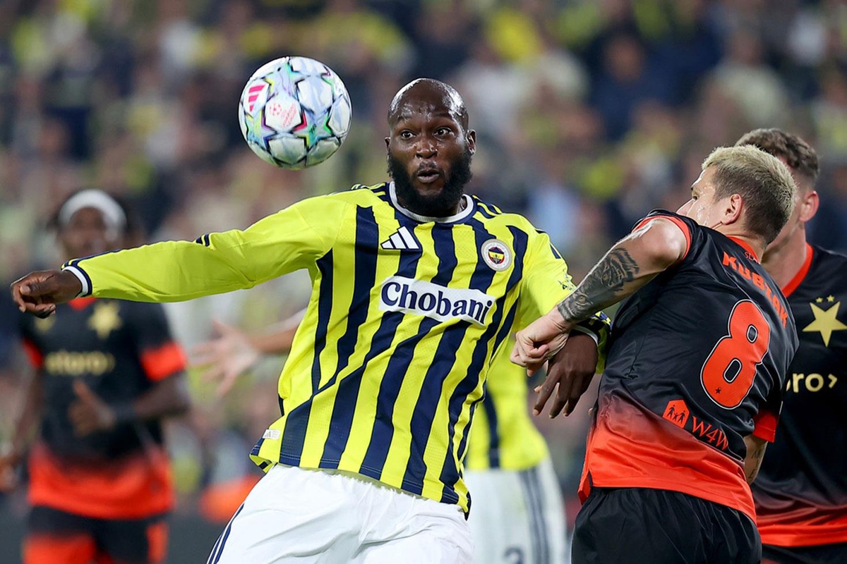 Fenerbahçe 2 farklı öne geçtiği maçta 90. dakikada yıkıldı