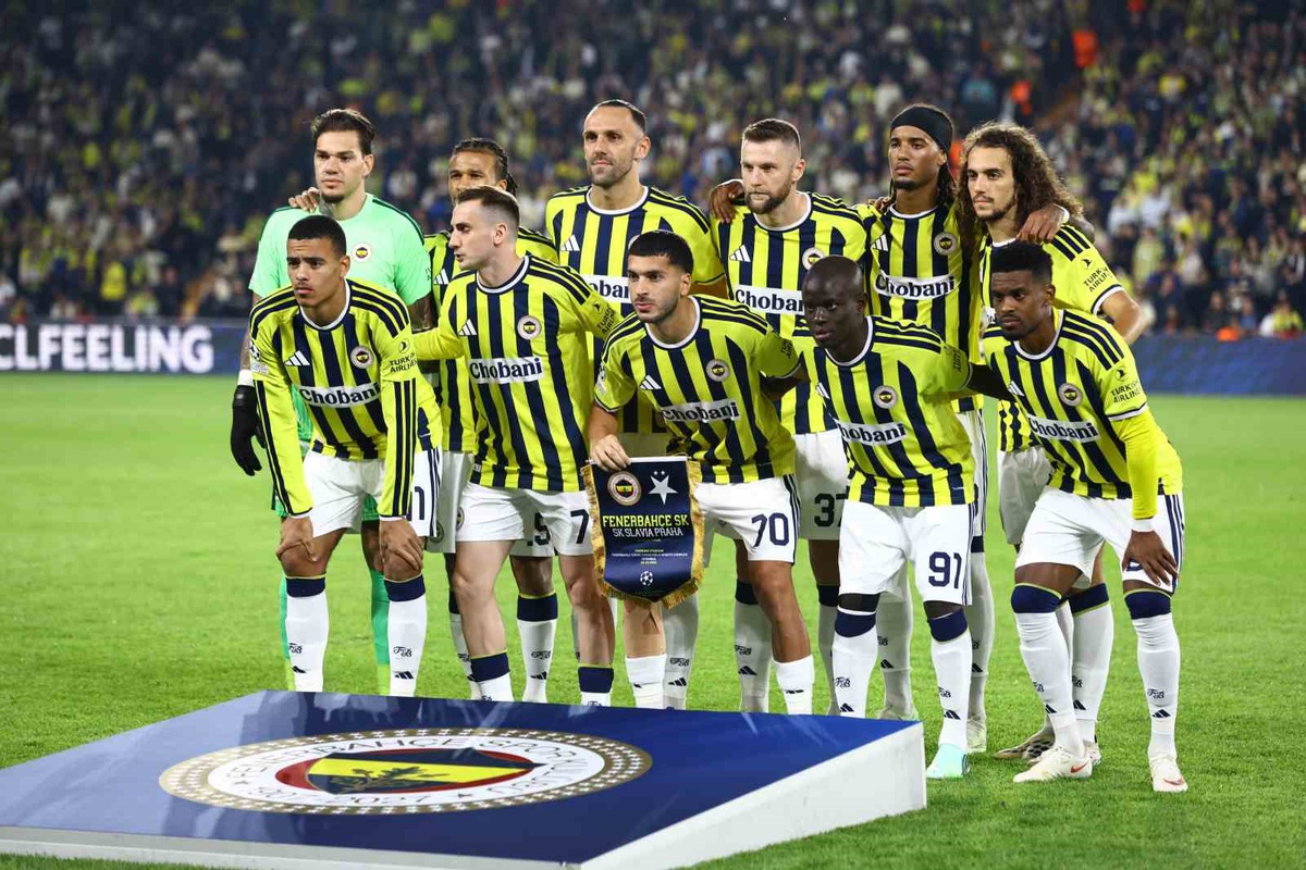 Fenerbahçe, Slavia Prag maçına Alanyaspor 11'ine göre 3 değişiklikle çıktı