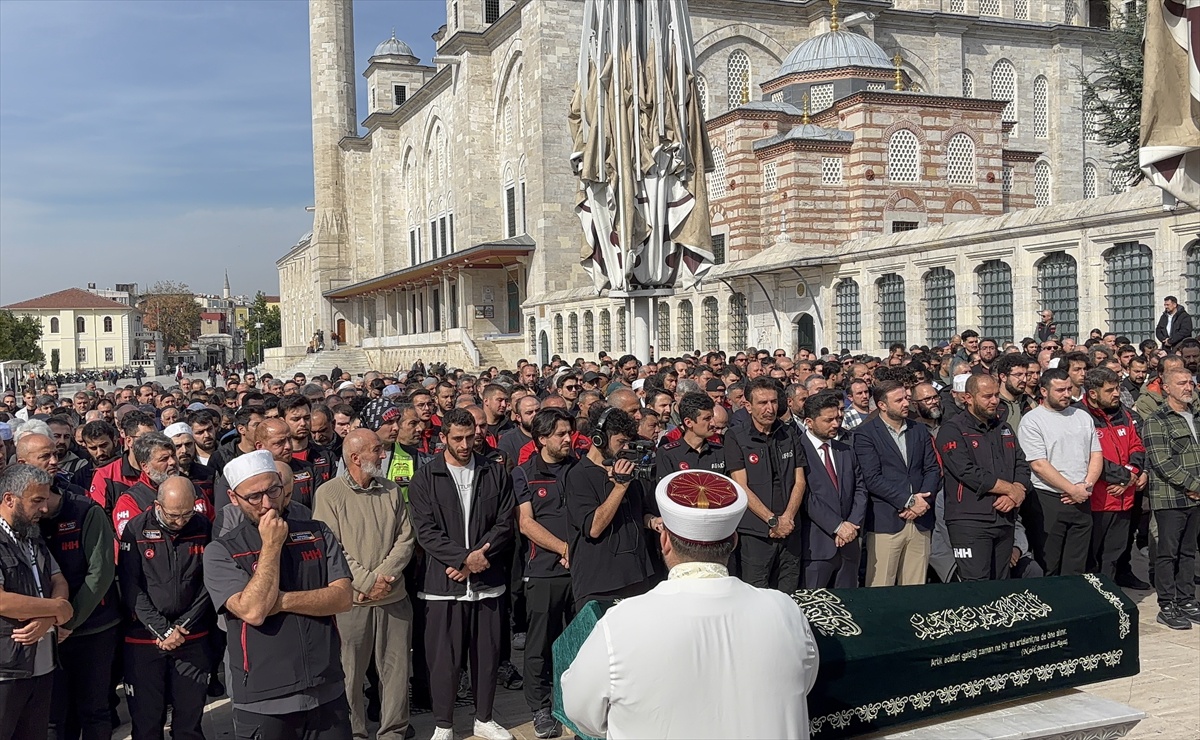 İHH gönüllüsü Sinan Yavuz İstanbul Fatih'te son yolculuğuna uğurlandı