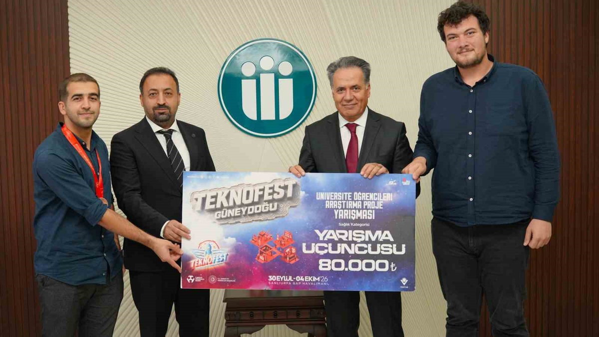 İnönü Üniversitesi Rektörü Akpolat, TÜBİTAK'ta üçüncü olan öğrencileri tebrik etti