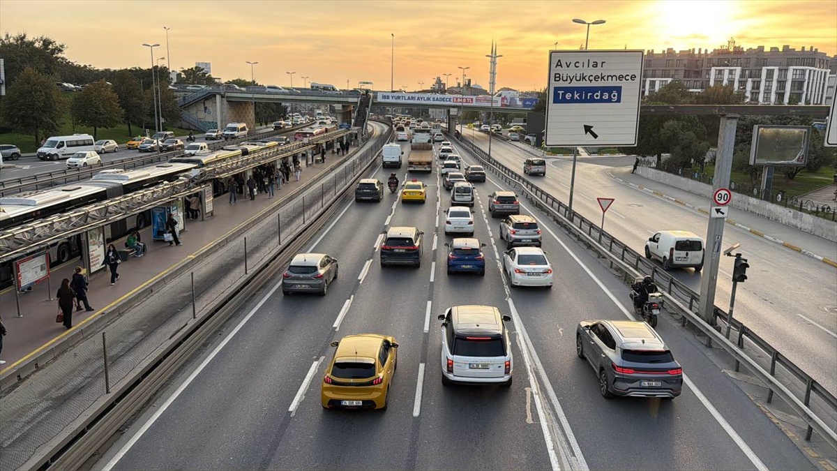 İstanbul'da akşam saatlerinde trafik yoğunluğu yüzde 83'e çıktı