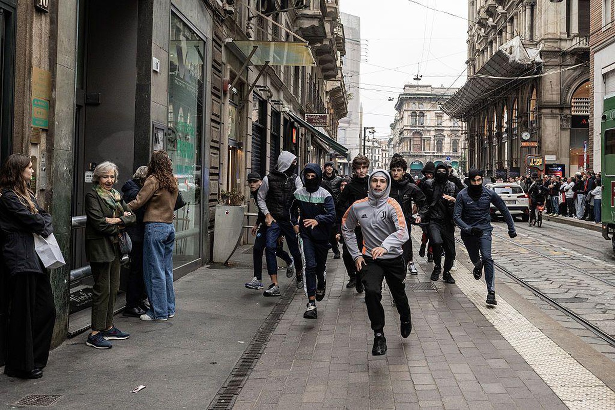 İtalya'da gösteri şiddeti sonrası hükümet 14-18 yaş için gözaltı kararını kabul etti
