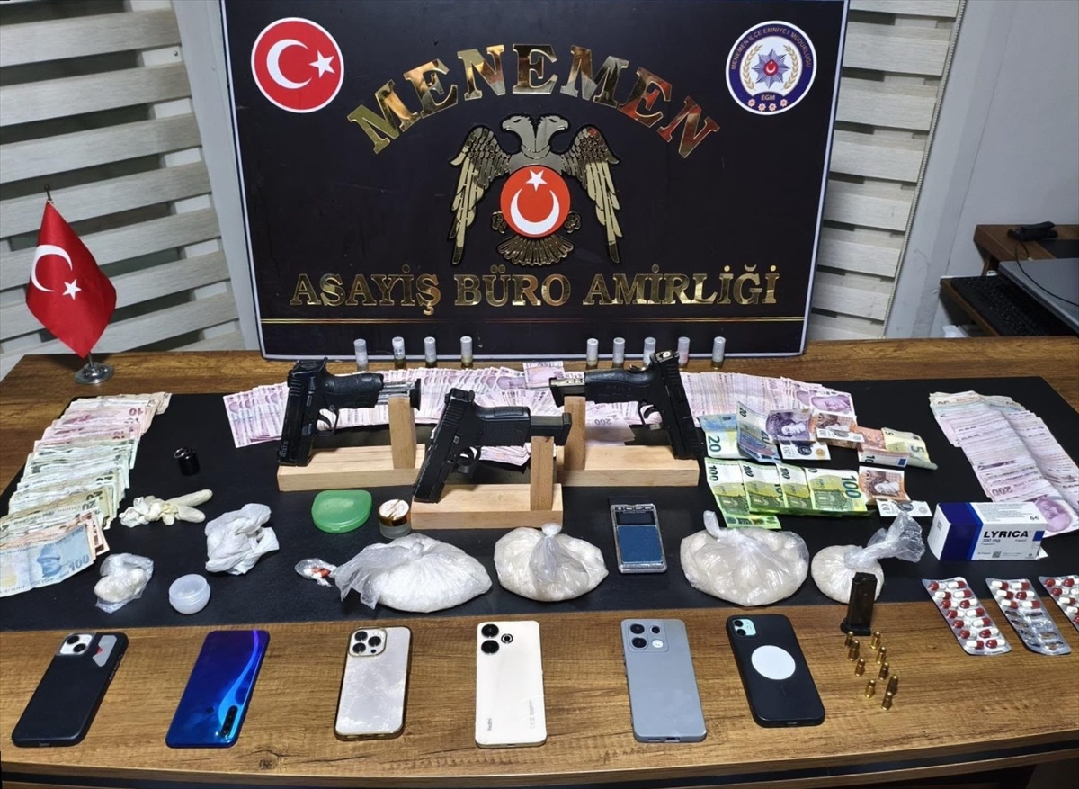 İzmir Menemen'de uyuşturucu baskınında 5 zanlı gözaltına alındı, 3 tabanca bulundu
