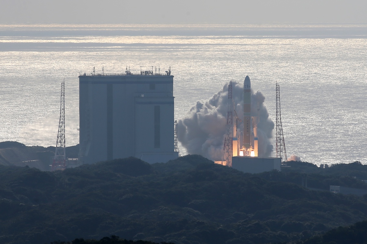 Japonya, Phobos'tan örnek getirecek MMX uzay aracını taşıyan H3 roketini fırlattı