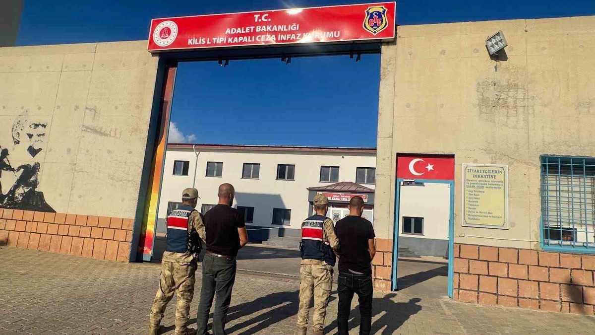 Kilis'te göçmen kaçakçılığı operasyonunda 2 şüpheli tutuklandı, 4 kişi yakalandı