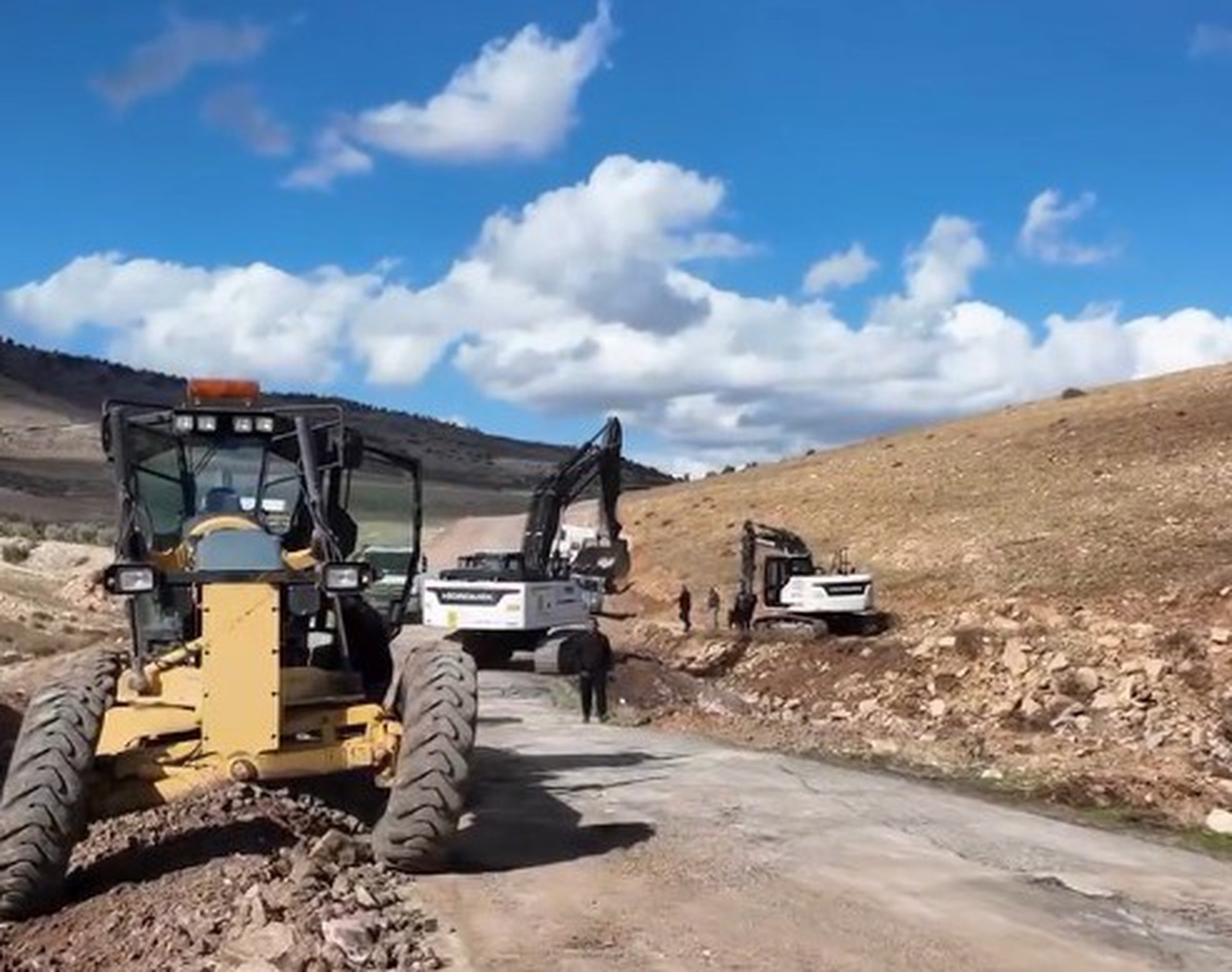 Kilis Valisi Kalaylı AFAD konutları kapsamındaki köy yolu çalışmalarını inceledi