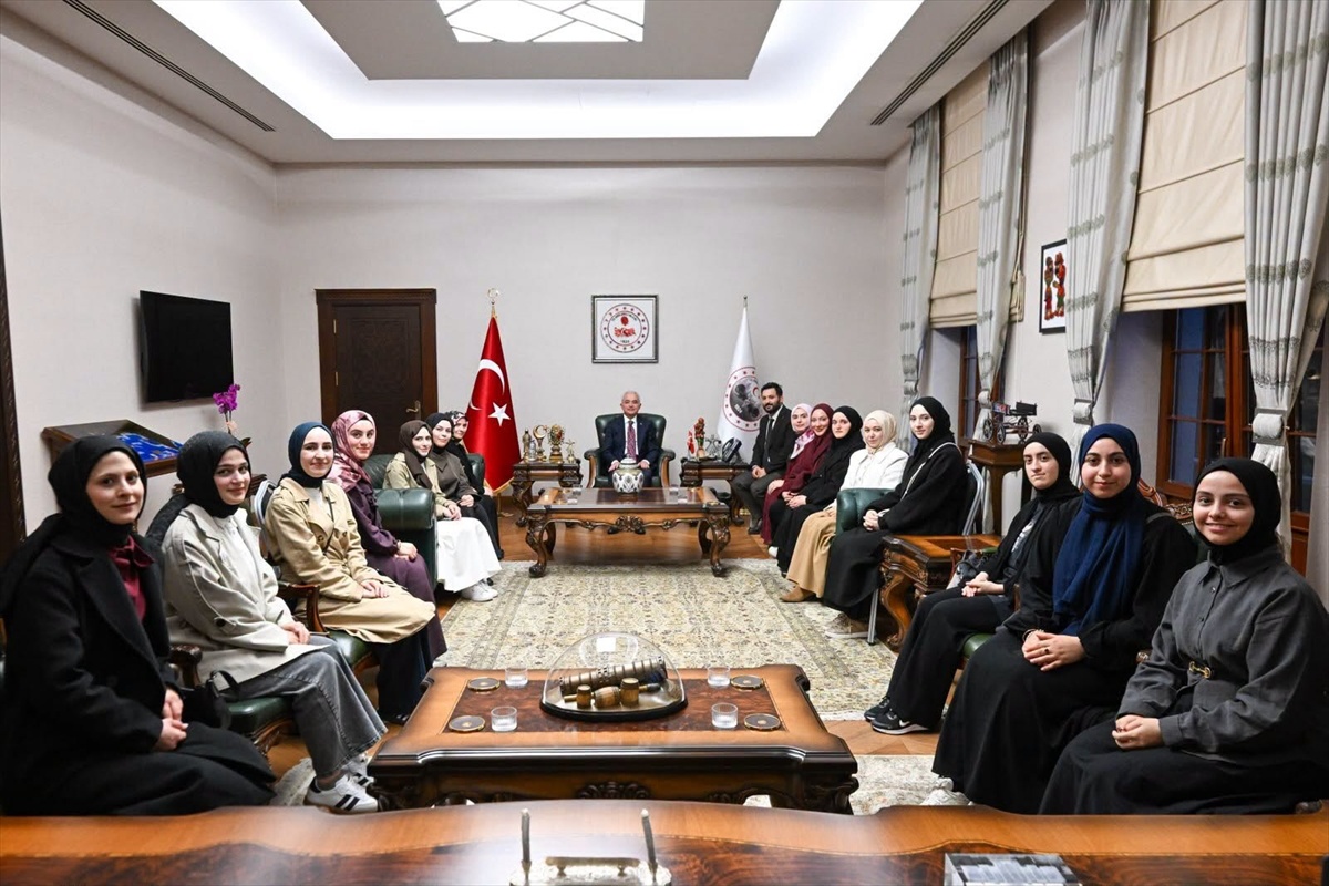 Kırklareli Valisi Turan, ilahiyat öğrencilerine mesleki tecrübelerini anlattı