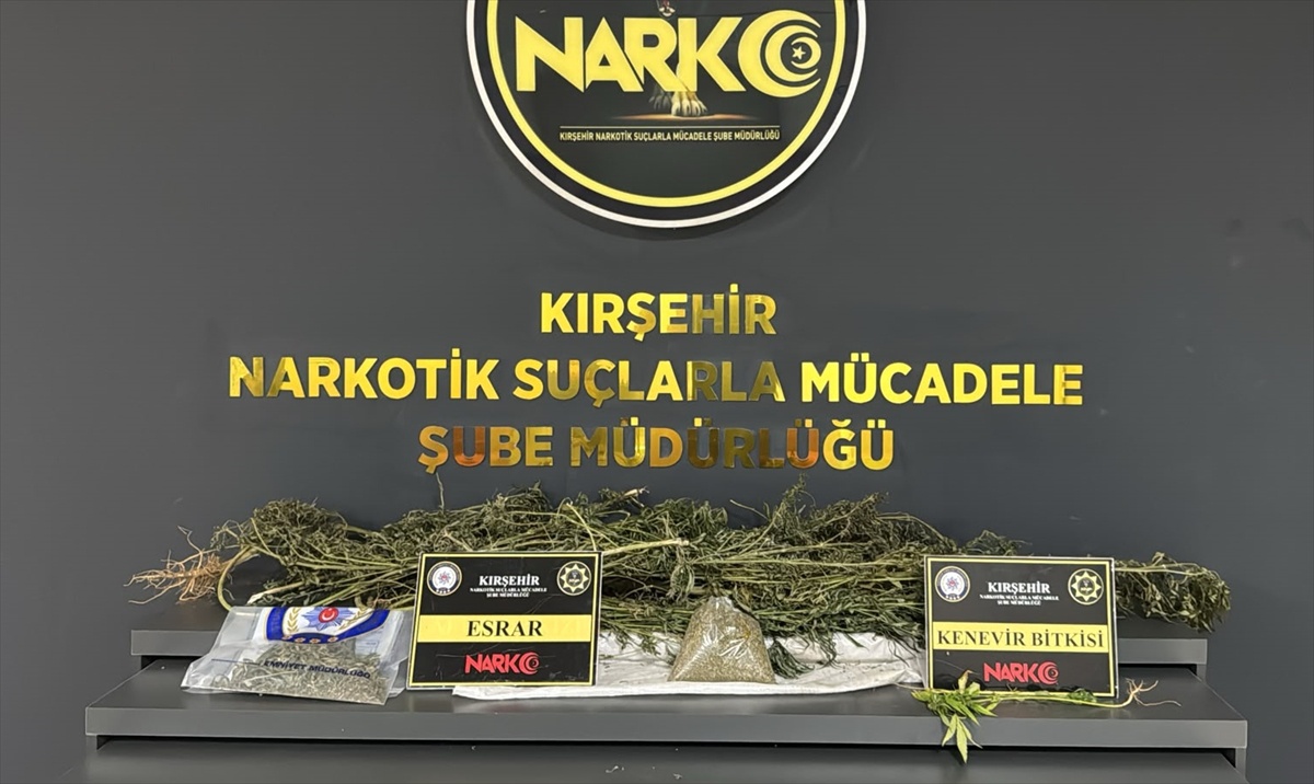 Kırşehir Akçakent'te uyuşturucu operasyonunda 1 kilo 350 gram esrar ele geçirildi