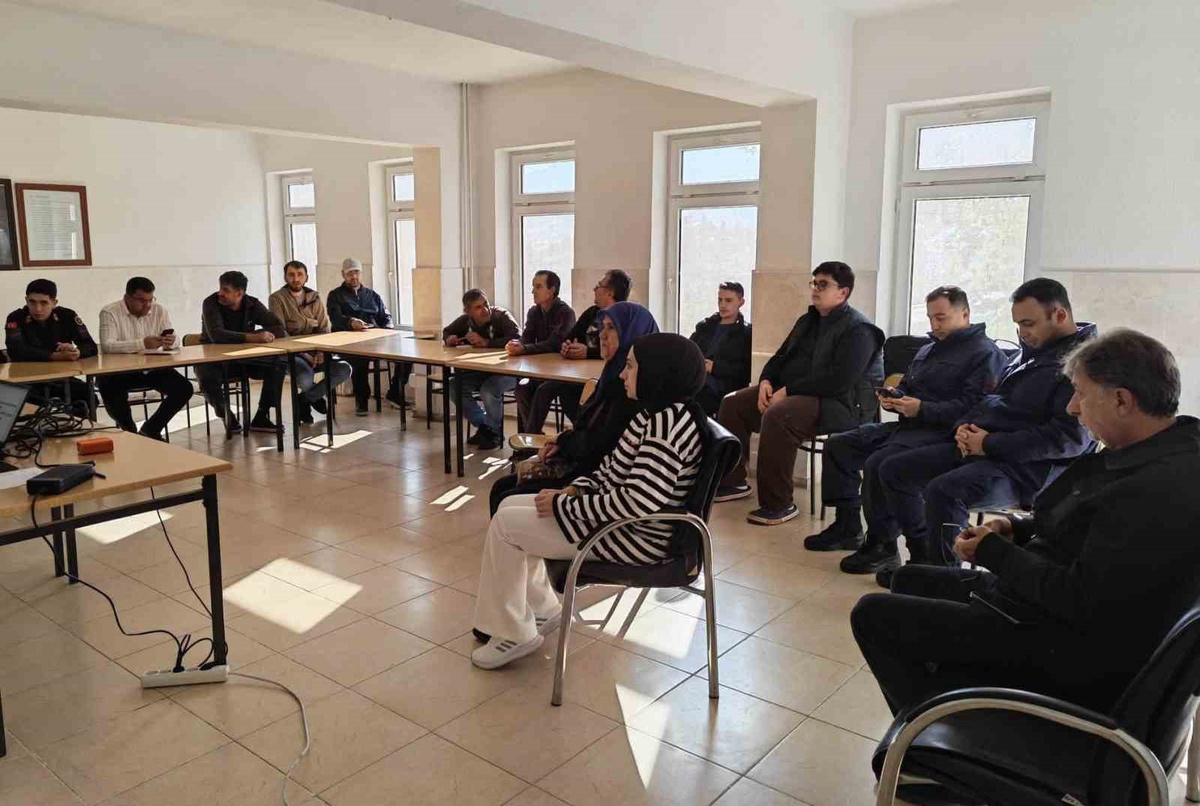 Konya Derebucak'ta doğal gaz yakıtlı kalorifer ateşçiliği kursu ilgi gördü