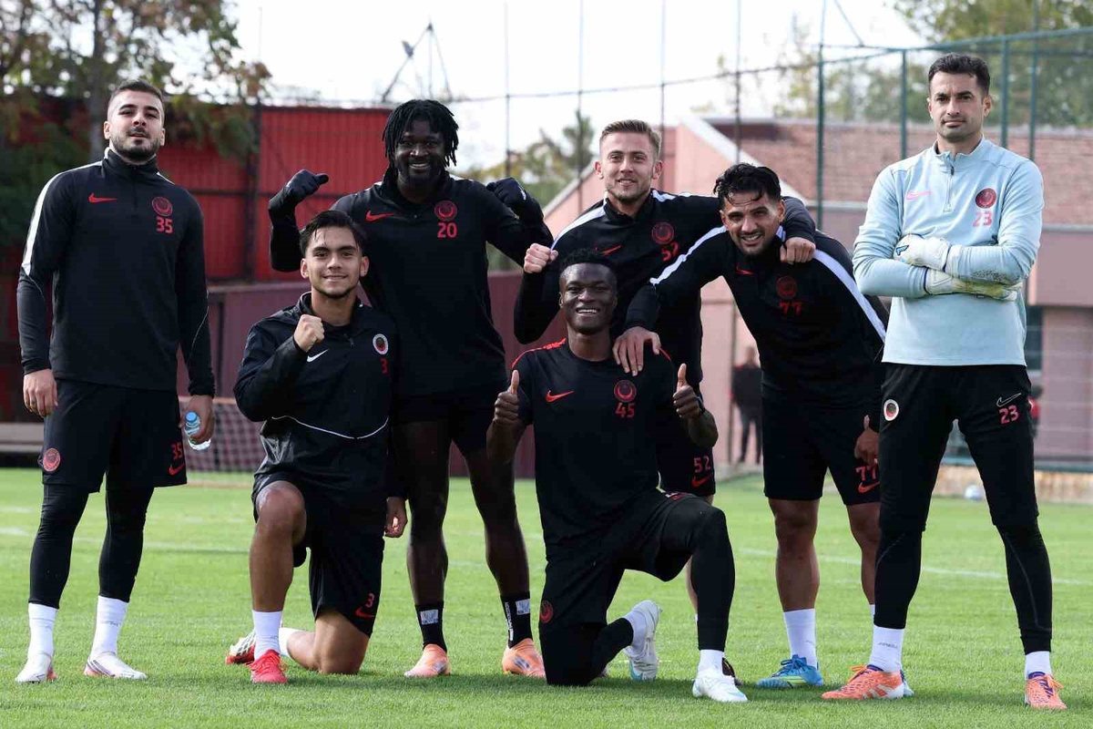 Konyaspor deplasmanı hazırlığına başlayan Gençlerbirliği'nde Niasse takımla çalıştı
