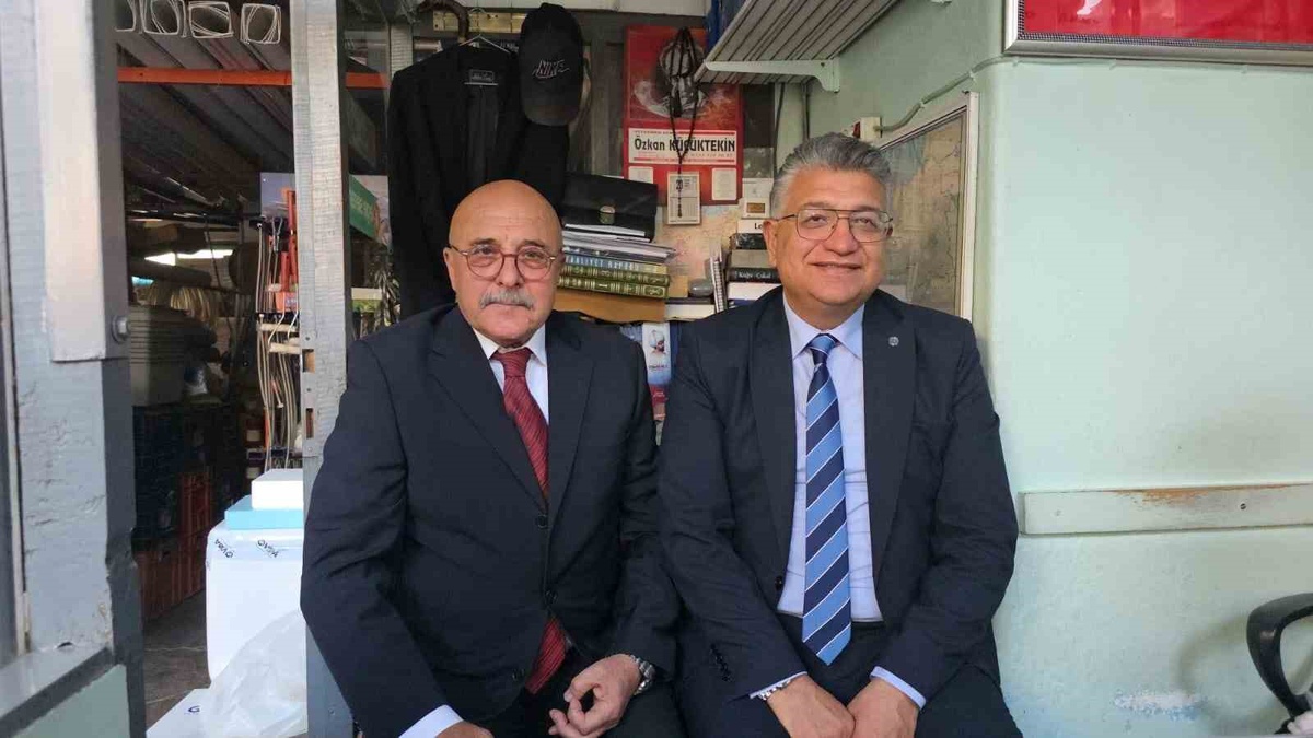 Kütahya'da 43 yıllık muhtar Can Sınay, Muhtarlar Günü'nde ziyaret edildi
