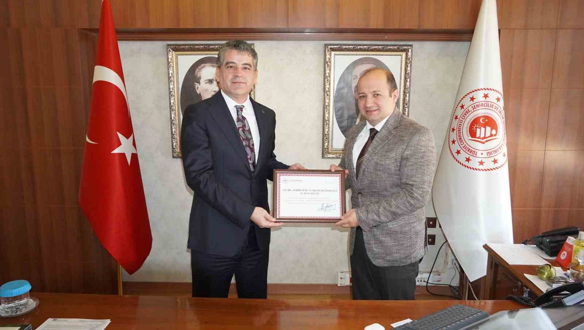 Manisa Çevre İl Müdürlüğü'ne beslenme dostu iş yeri belgesi verildi