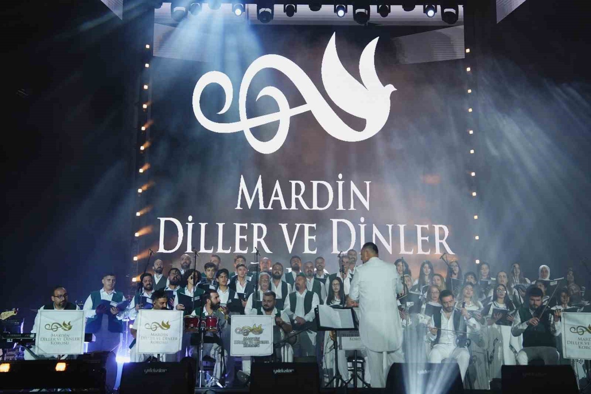 Mardin Diller ve Dinler Korosu Kültür Yolu Festivali'nin üçüncü gününde sahne aldı