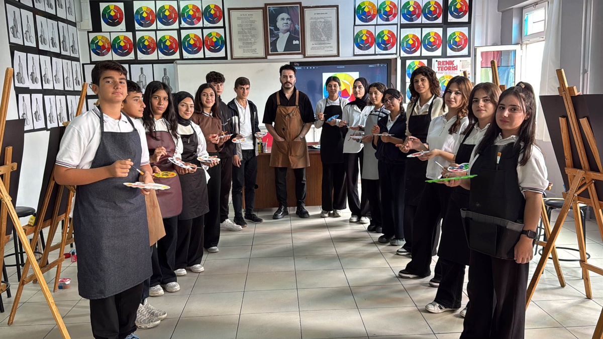 Mardin'in Midyat ilçesinde 20 öğrenci sanat atölyesinde ressam olmayı hedefliyor
