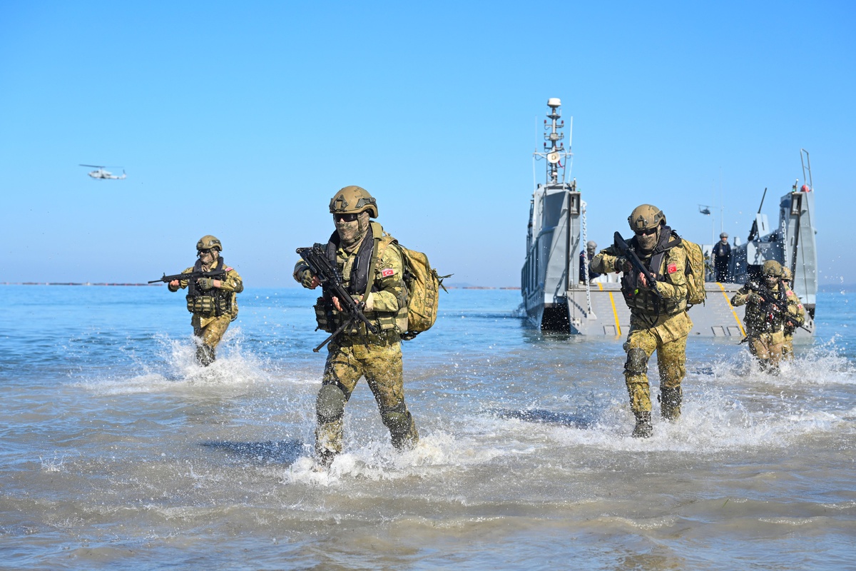NATO'nun Neptune Strike 2026 tatbikatı kapsamında TCG Anadolu'da basın günü yapıldı