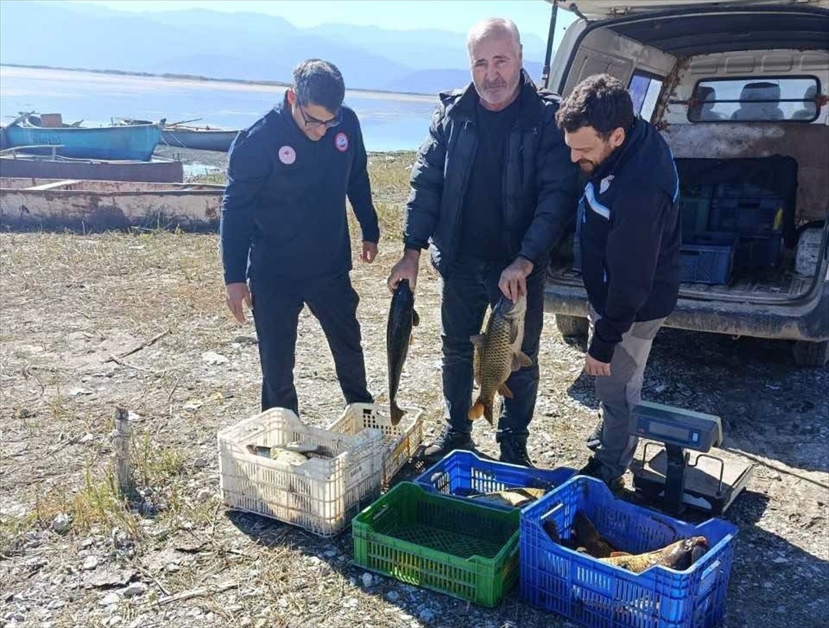 Seydişehir'de Suğla Gölü balıkçılarına kantar ve tekne denetimi yapıldı