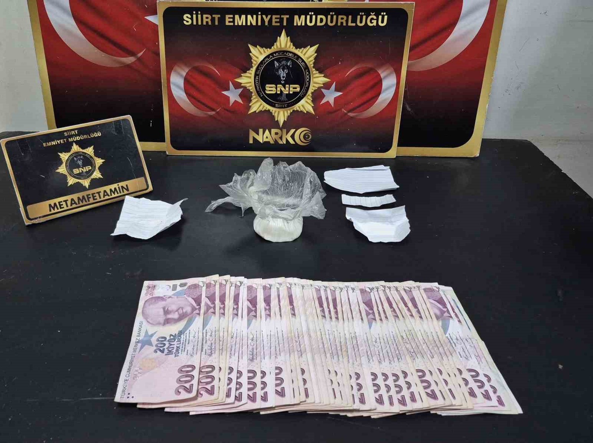 Siirt'te sokak satıcılarına yönelik operasyonda 3 şüpheli tutuklandı