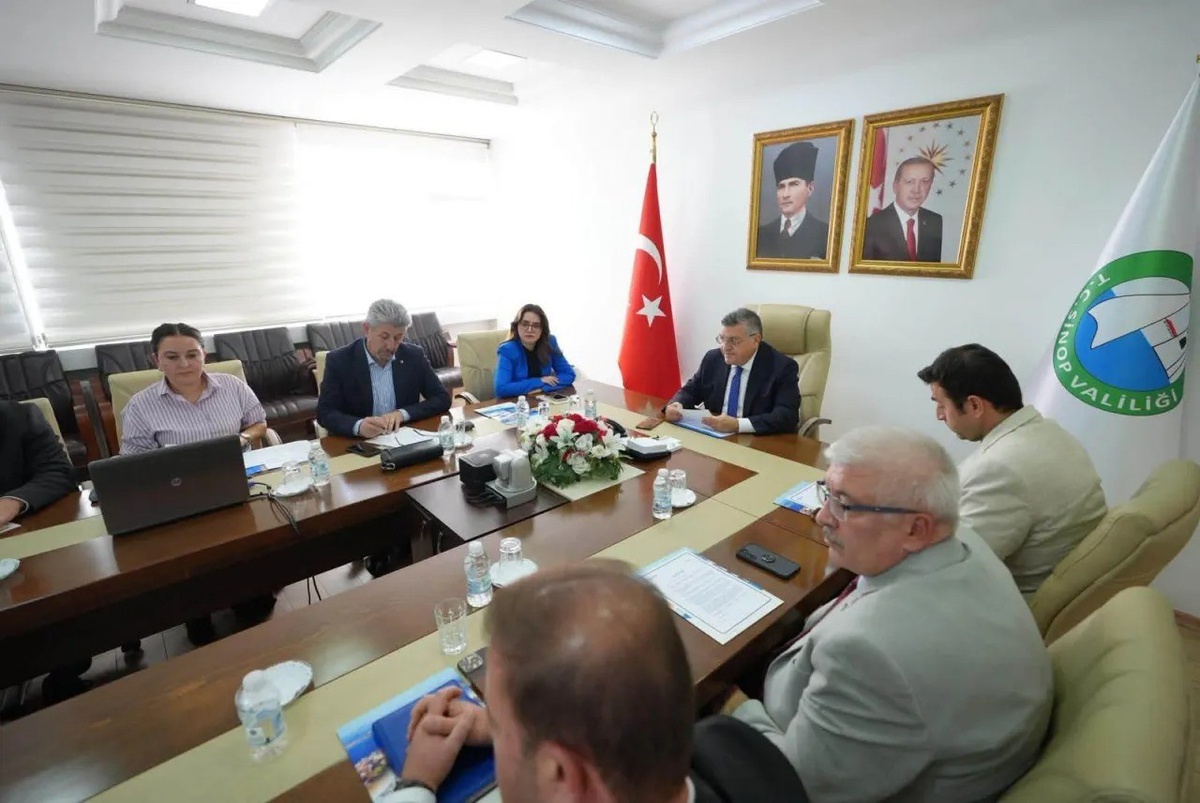 Sinop'ta istihdam ve mesleki eğitim hedefleri Vali Özarslan başkanlığında görüşüldü