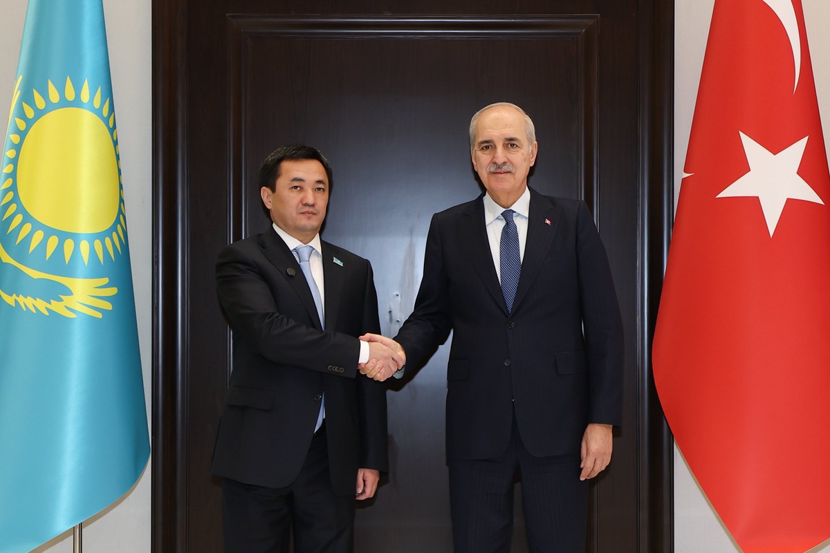 TBMM Başkanı Kurtulmuş, Bişkek'te Kazakistan Kurultayı Başkanı Dadebay ile görüştü