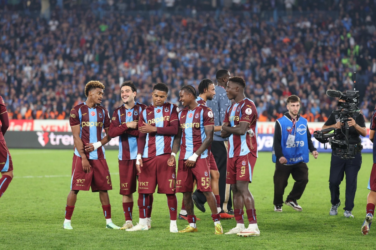 Trabzonspor Beşiktaş'ı 2-0 yendi, derbi serisini 37 yıl sonra 4 maça çıkardı
