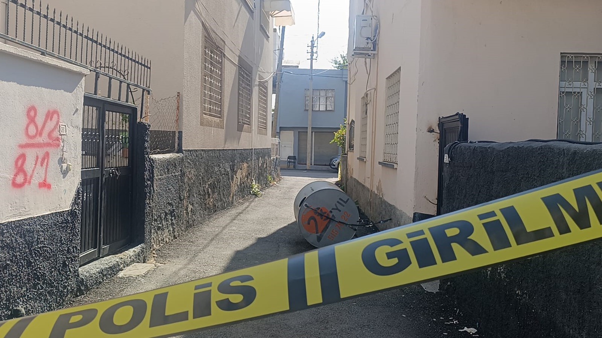 Adana Kozan'da güneş enerjisi tamir eden 59 yaşındaki adam su deposuyla düşerek öldü