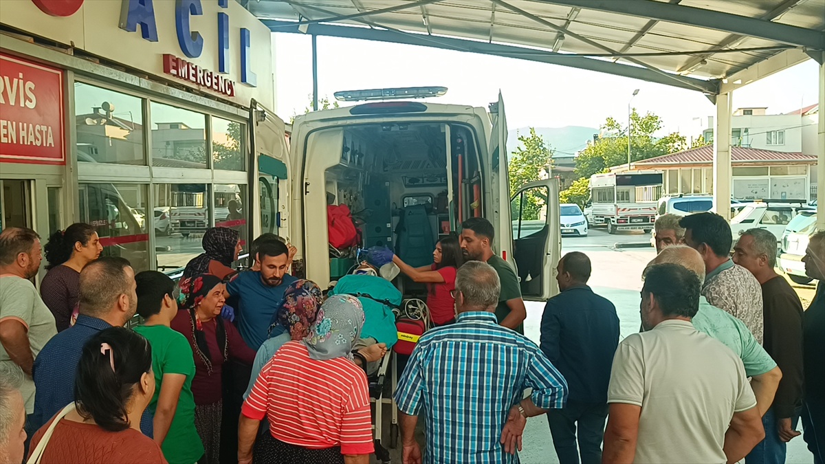 Adana Kozan'da kestiği ağacın altında kalan kişi ağır yaralı hastaneye sevk edildi