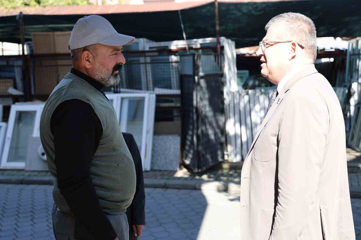 AK Parti Denizli İl Başkanı Subaşıoğlu, Pamukkale Hacı Kaplanlar'da esnafla buluştu