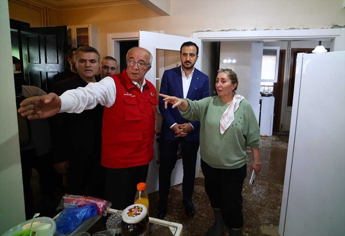 AK Parti İstanbul İl Başkanı Özdemir, Şile'de selden etkilenen vatandaşları ziyaret etti