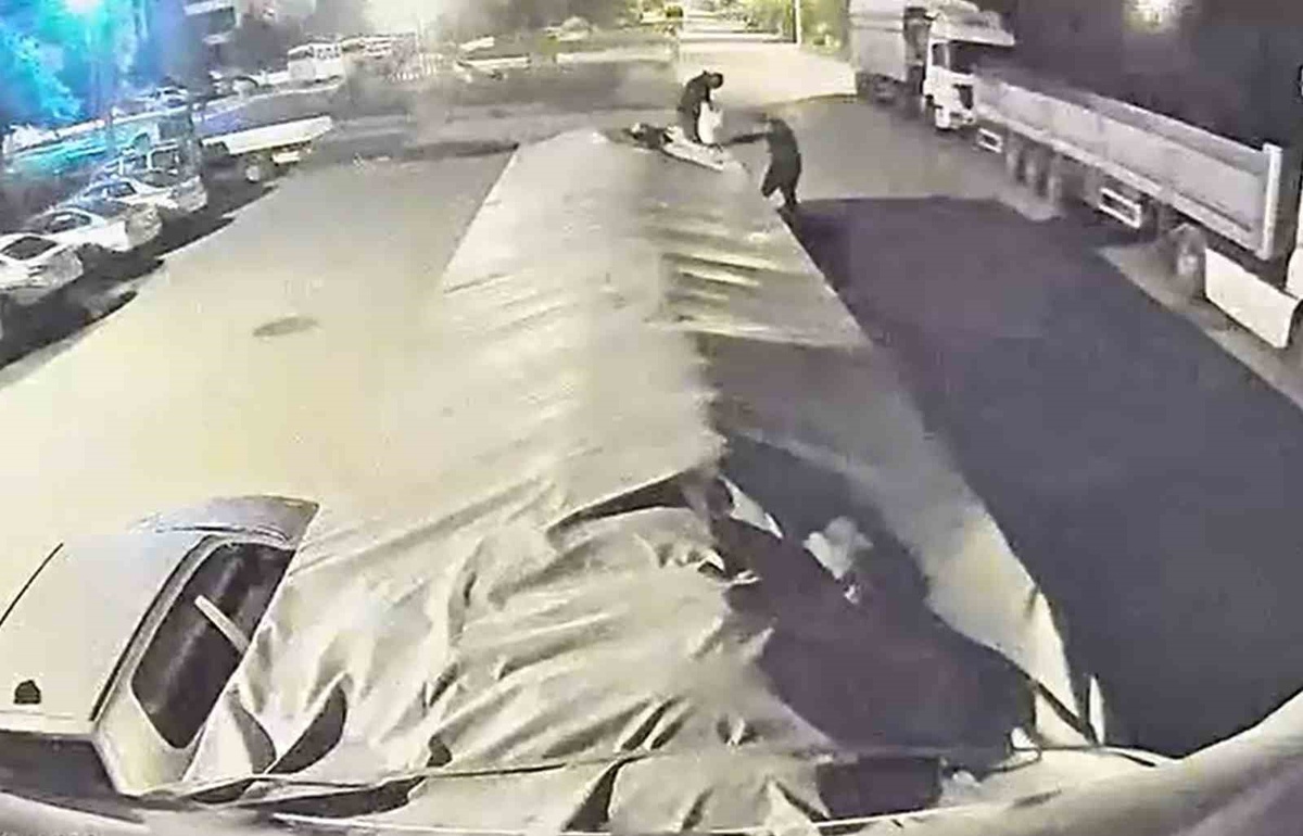 Aksaray'da tırın brandasını kesen 3 kişi yaklaşık 1 ton şeker çaldı