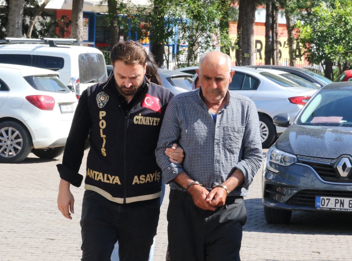 Antalya'da noter önünde yeğenini 7 kurşunla öldürmekle suçlanan dayı hakim karşısında! Amine 3 gün önce evlenmiş