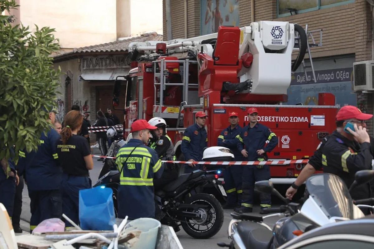 Atina'da poşetteki patlayıcı düzenek infilak etti: 2'si polis 4 kişi yaralandı